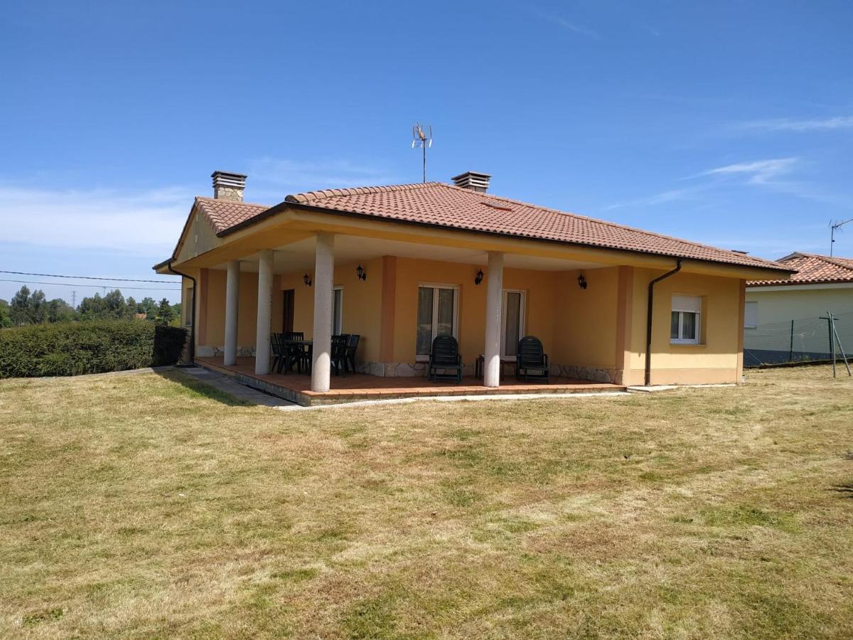 Casina Meri Pisones Luaran gambar