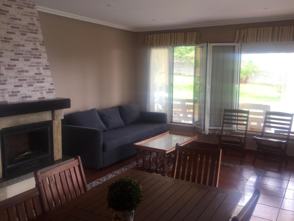 Casina Meri Pisones Luaran gambar