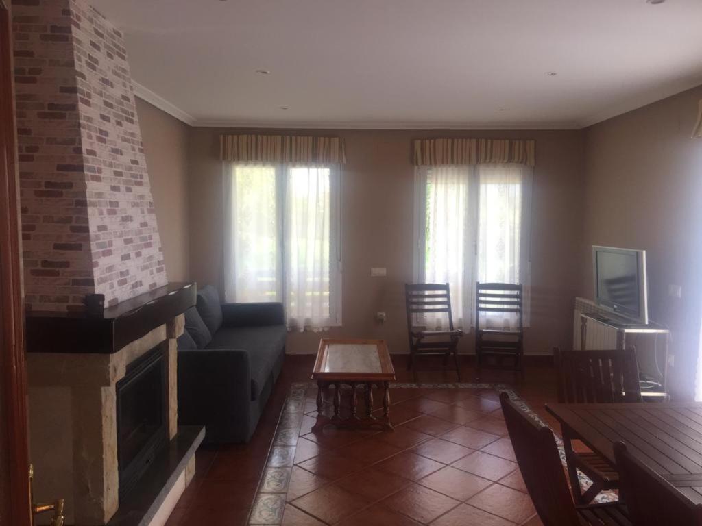 Casina Meri Pisones Luaran gambar